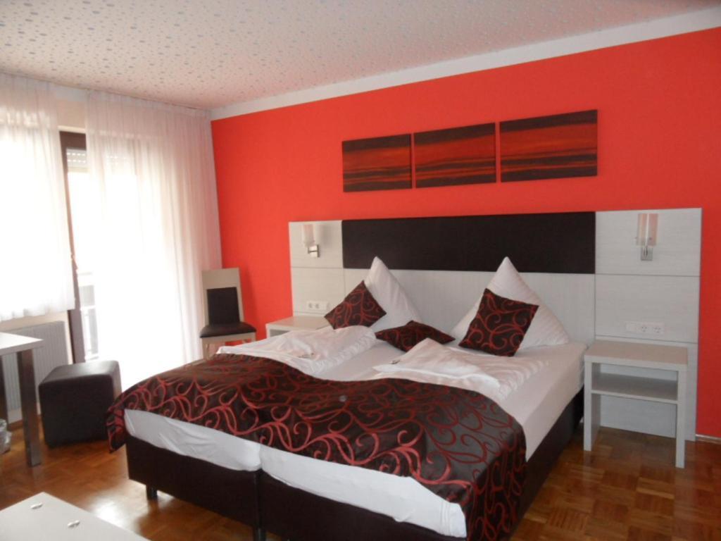 Hotel Gasthof Zum Engel - Gaestehaus Künzelsau Esterno foto