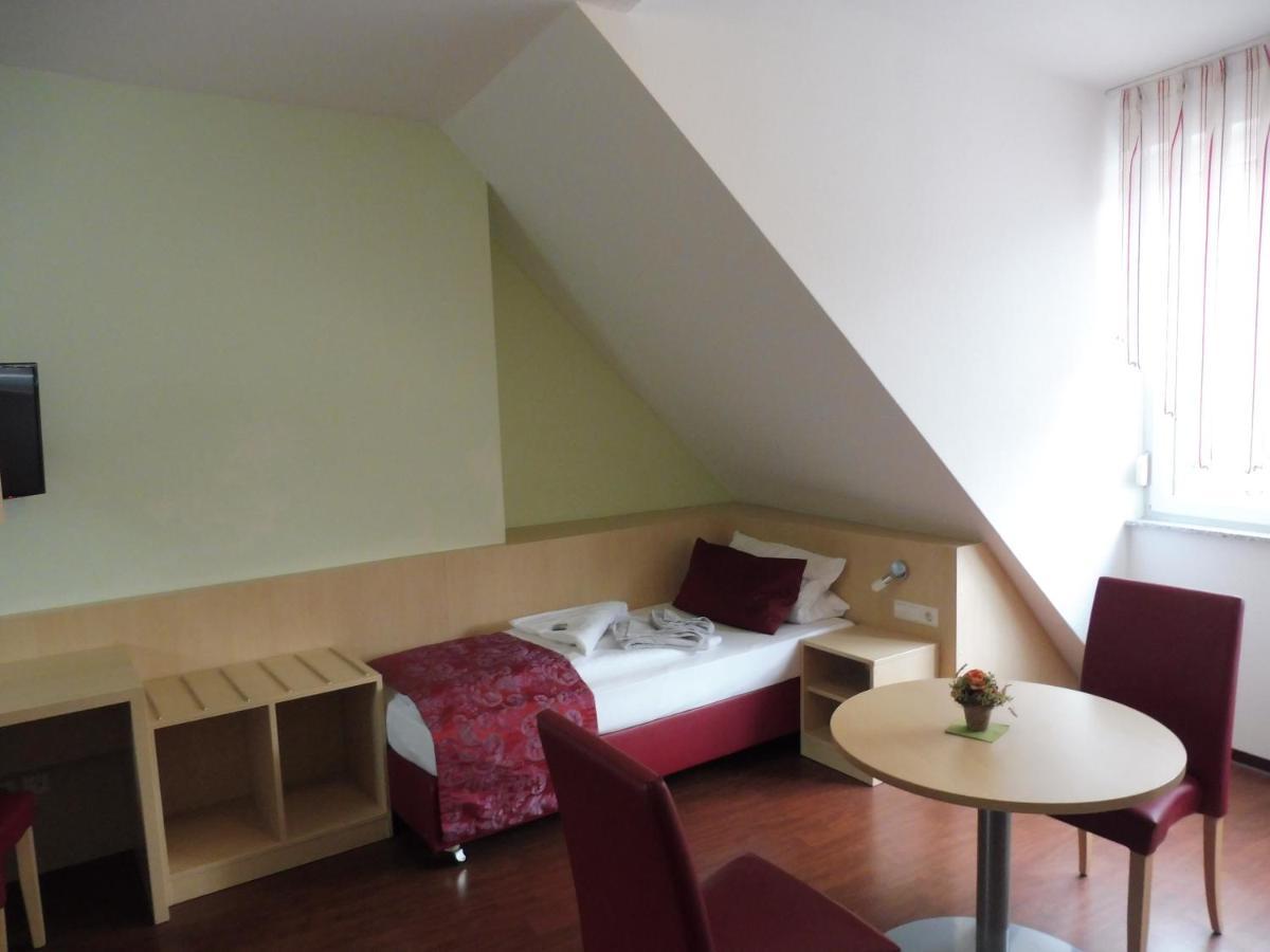 Hotel Gasthof Zum Engel - Gaestehaus Künzelsau Esterno foto