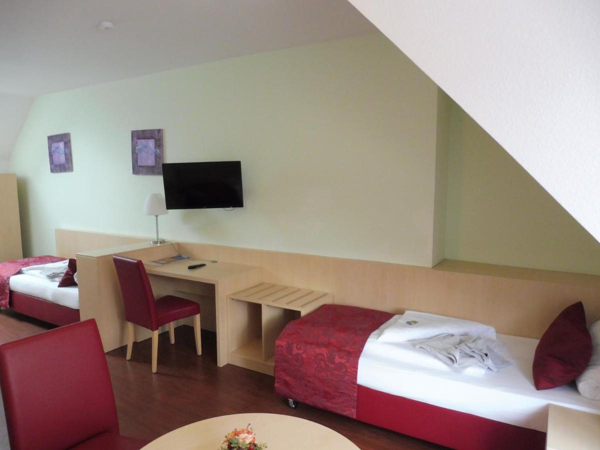 Hotel Gasthof Zum Engel - Gaestehaus Künzelsau Esterno foto